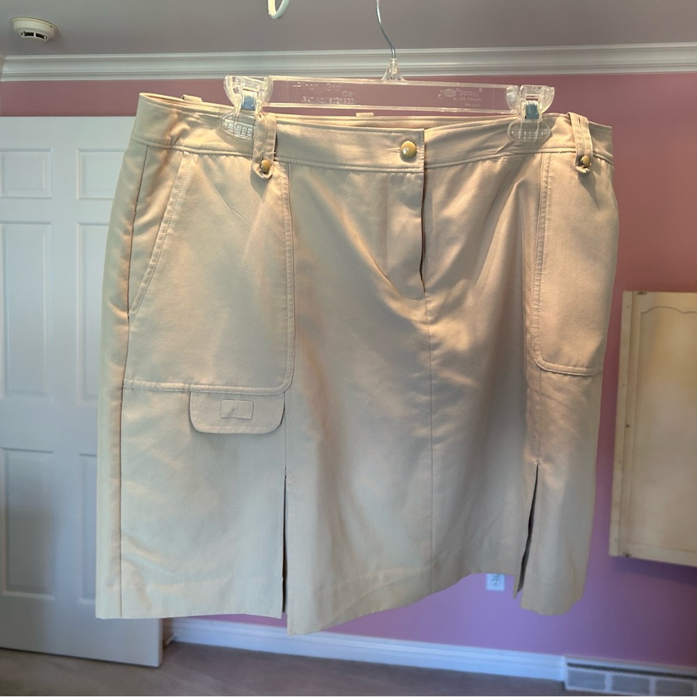 Izod Women's Tan Skirt